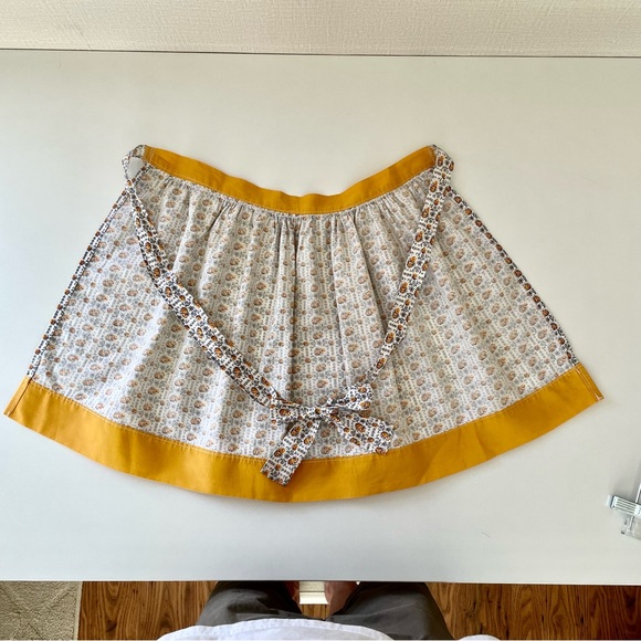 Vintage Handmade Floral Skirt Apron with Long Ties - Picture 5 of 6